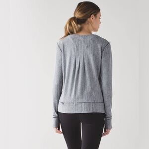 Lululemon Rush Hour Long Sleeve
Heathered White Heathered Black Size 4